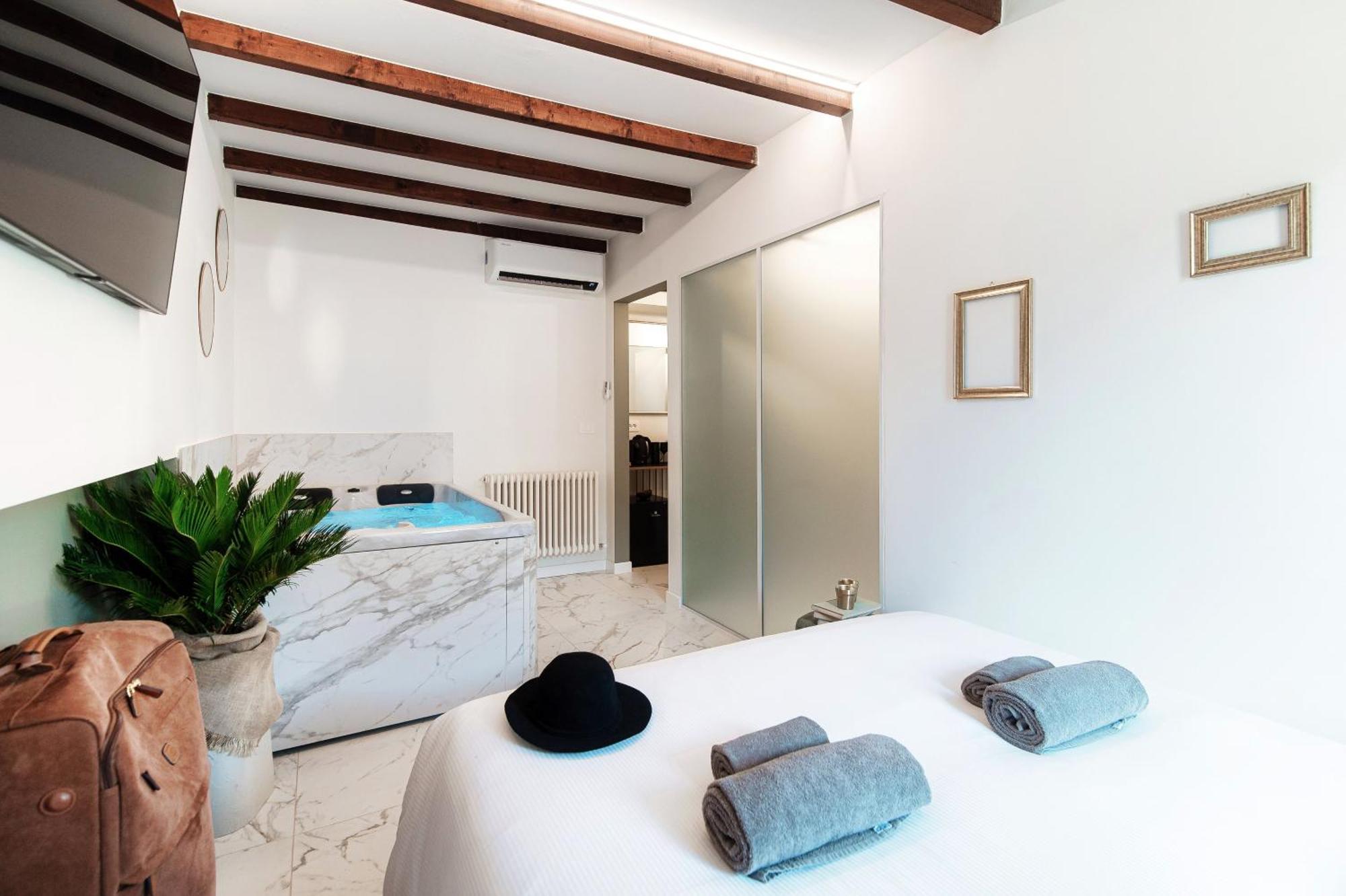 Sahara & Amazzonia Luxury Rooms- The House Of Travelers Como Kültér fotó